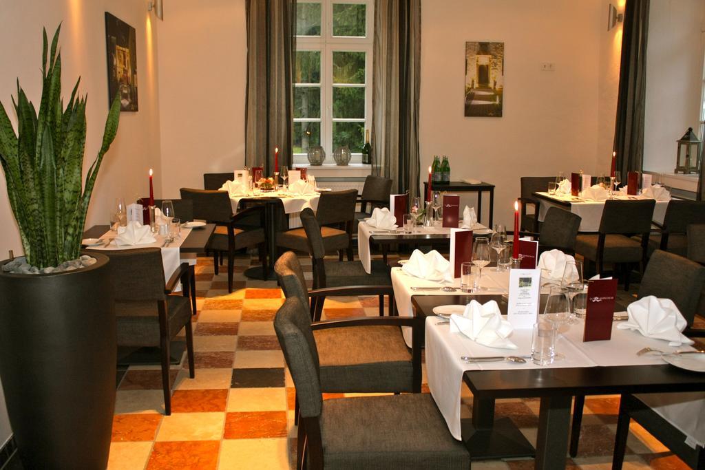 Hotel Gut Landscheid Burscheid Esterno foto
